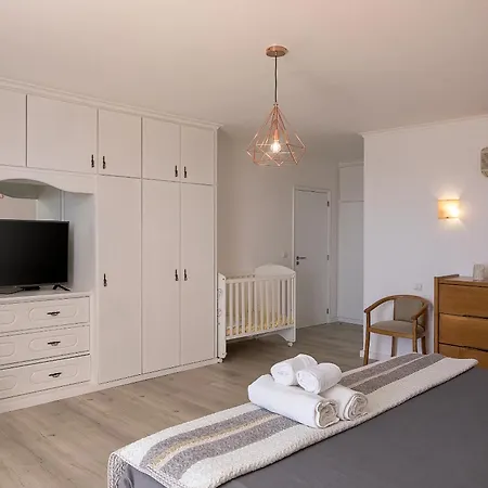 Com Piscina Entre O Mar E As Montanhas 别墅