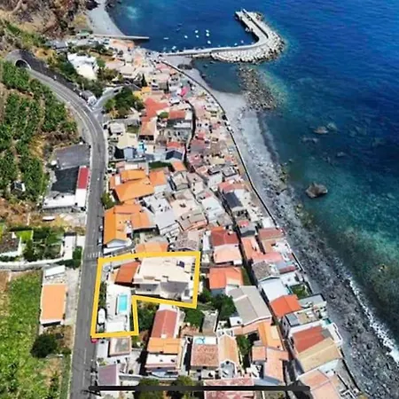 Com Piscina Entre O Mar E As Montanhas بول دو مار