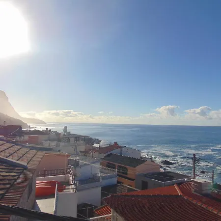 Com Piscina Entre O Mar E As Montanhas Vila *