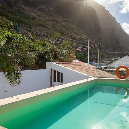 فيلة Com Piscina Entre O Mar E As Montanhas *