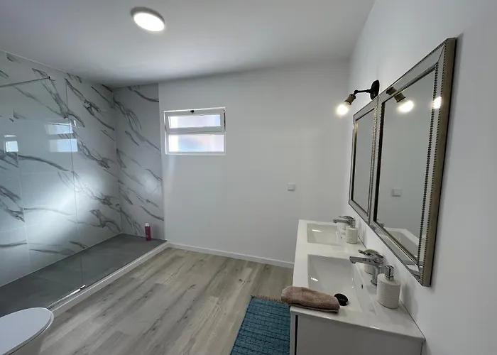 빌라 Com Piscina Entre O Mar E As Montanhas *