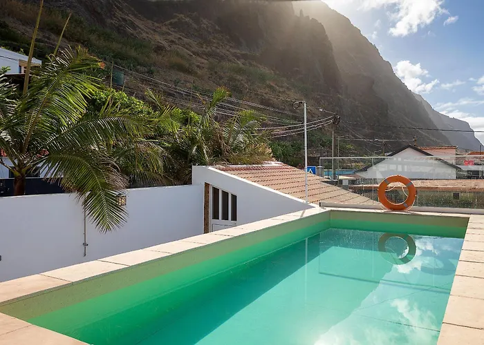 Villa Com Piscina Entre O Mar E As Montanhas *